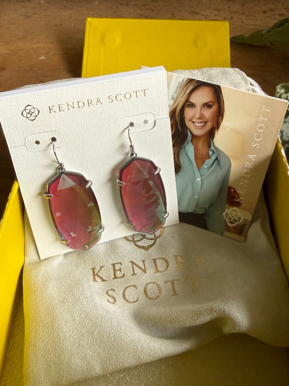NWT Kendra Scott Esme Dichroic Glass Drop Earrings with Box